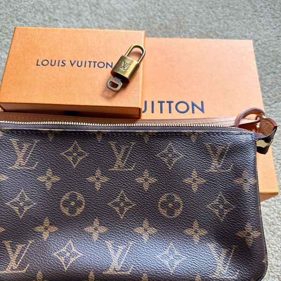 Louis Vuitton Pochette Accessoires- Made in France - Picture 13 of 13